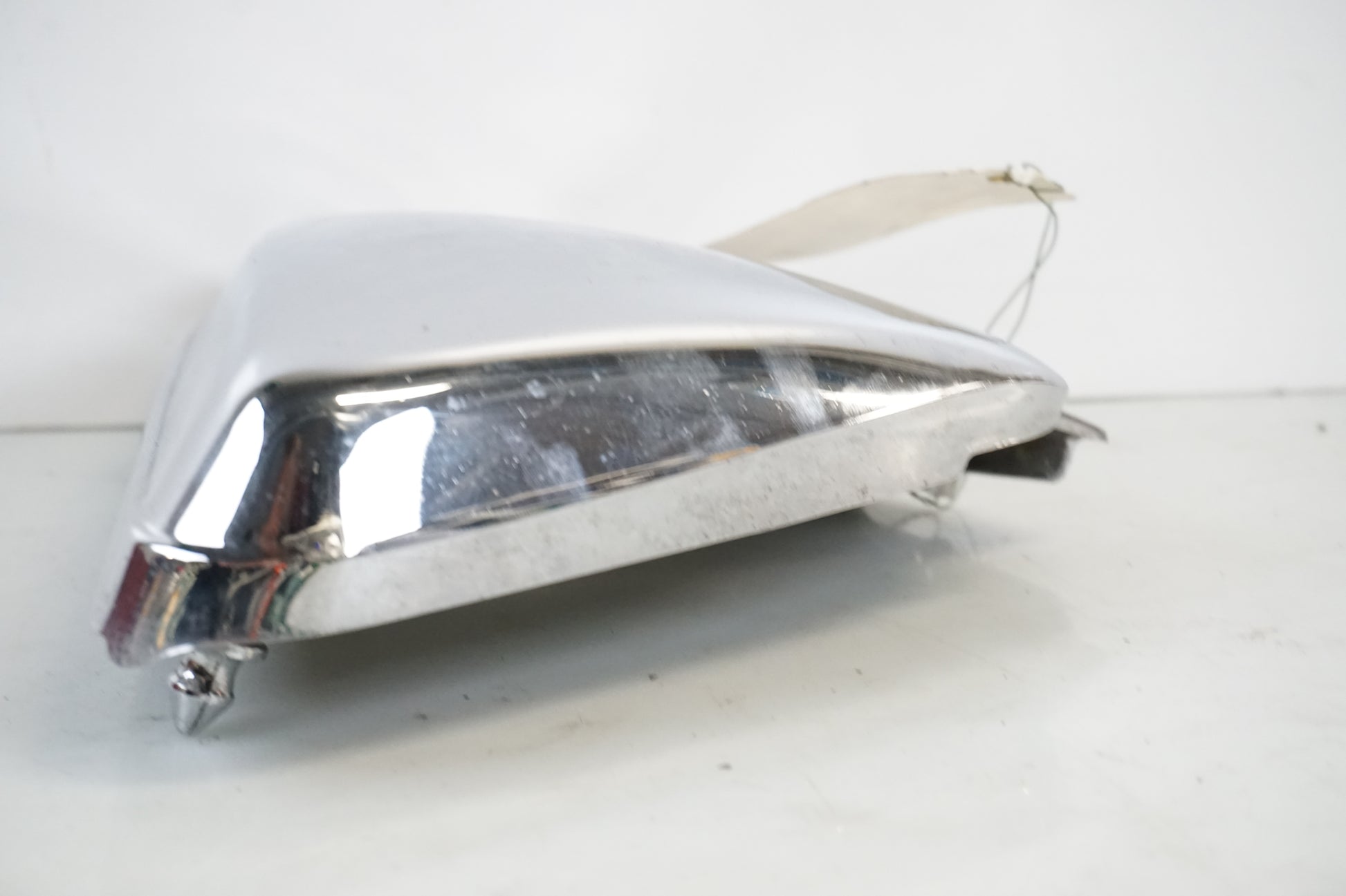 Snett uppifrån på Sidopanel från en Kawasaki VN 750 -1993 motorcykel.