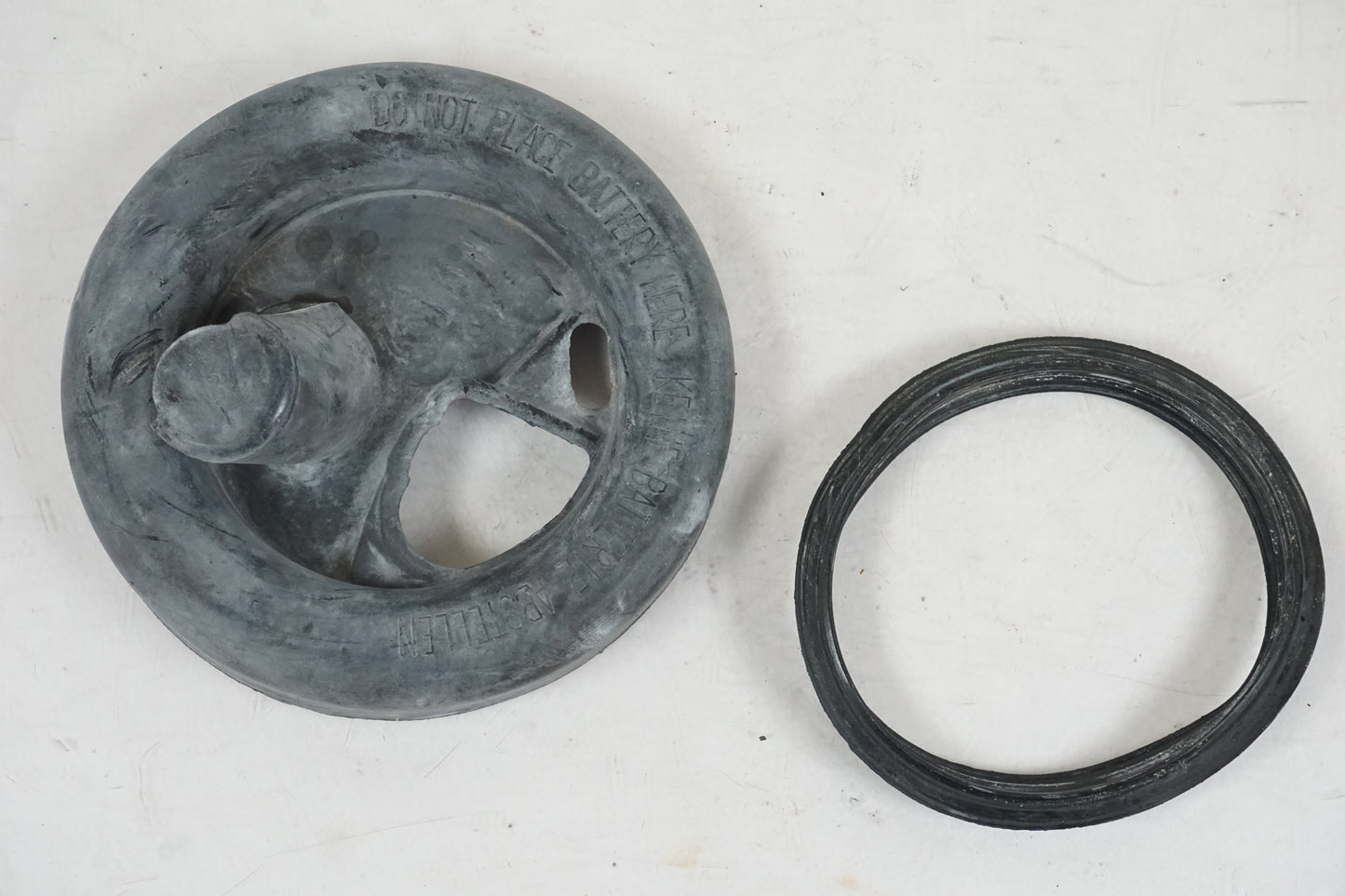 Baksidan på Bensinpump insprut från en BMW F 800 R -2011 motorcykel.