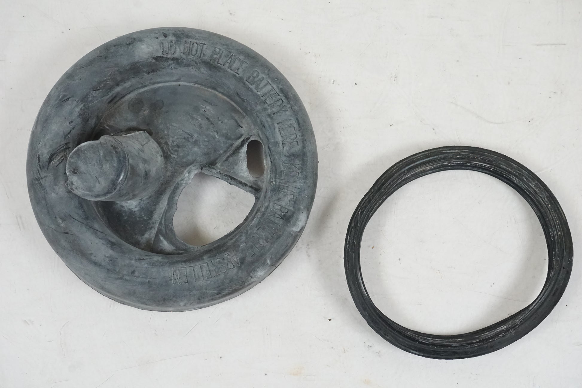 Baksidan på Bensinpump insprut från en BMW F 800 R -2011 motorcykel.