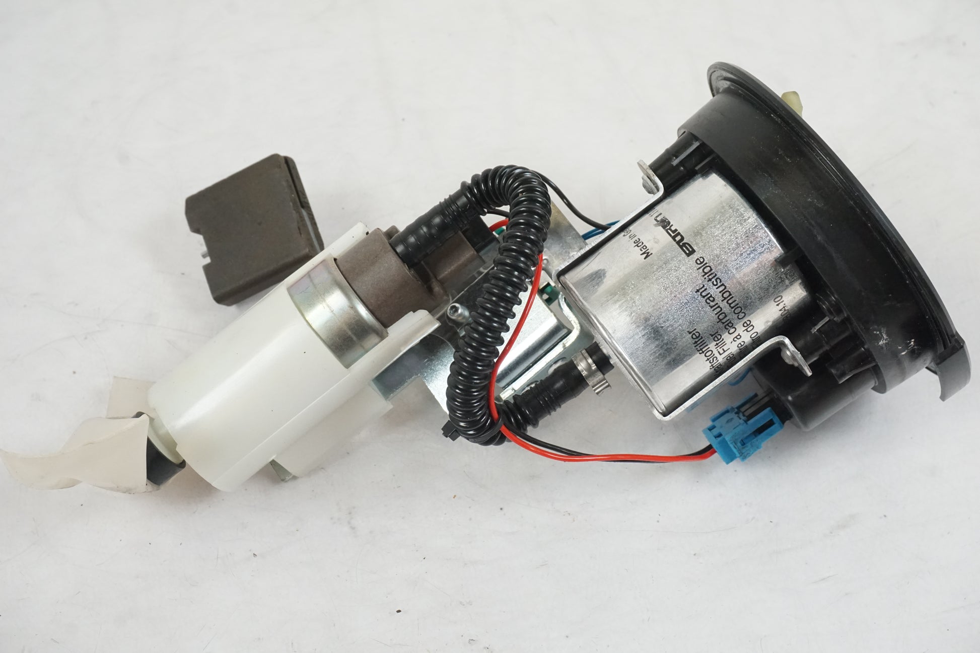 Extrabild3 på Bensinpump insprut från en BMW F 800 R -2011 motorcykel.