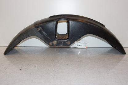 Snett nerifrån på Framskärm från en Suzuki DR 750 S -1988 motorcykel.