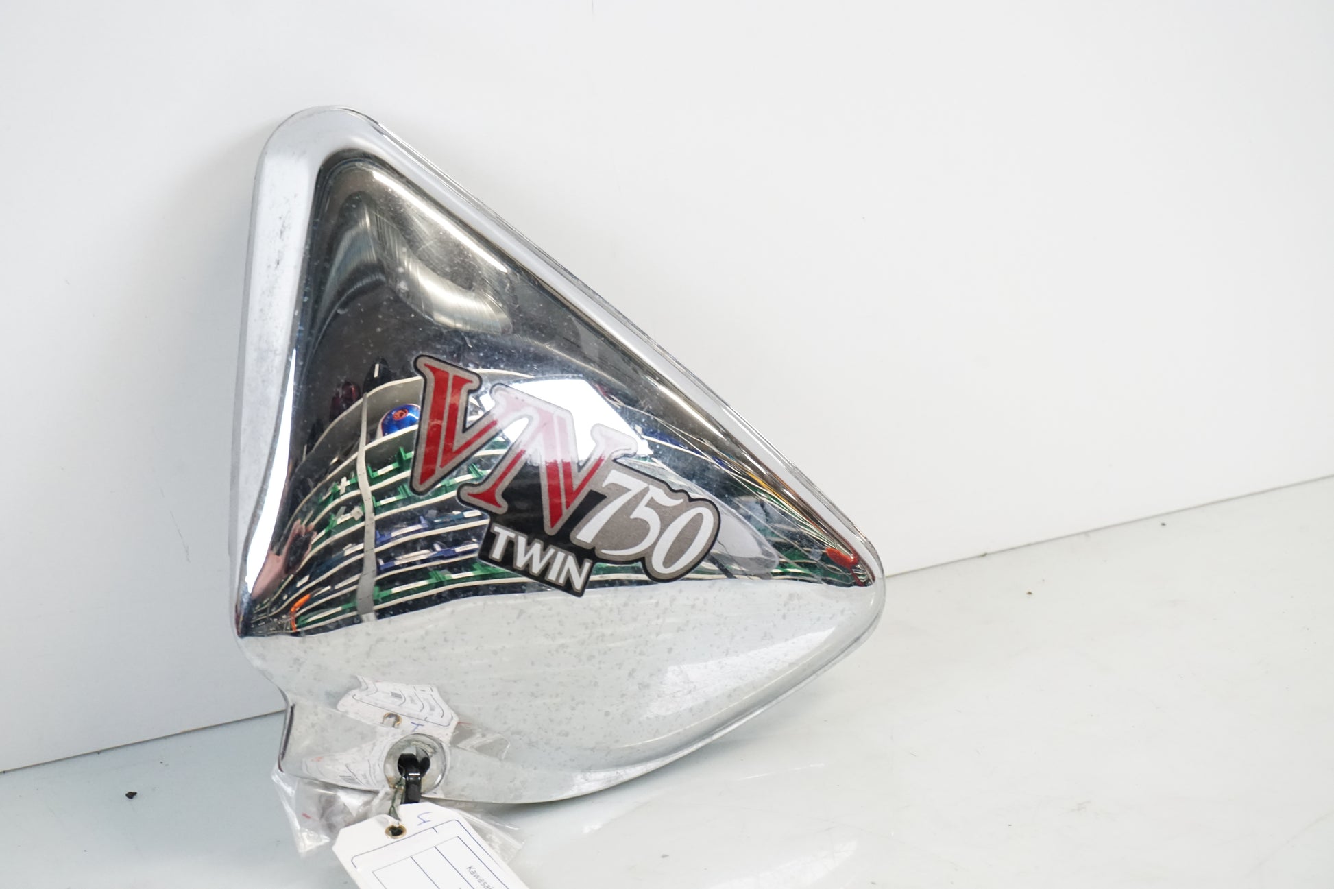 Framsidan på Sidopanel från en Kawasaki VN 750 -1994 motorcykel.