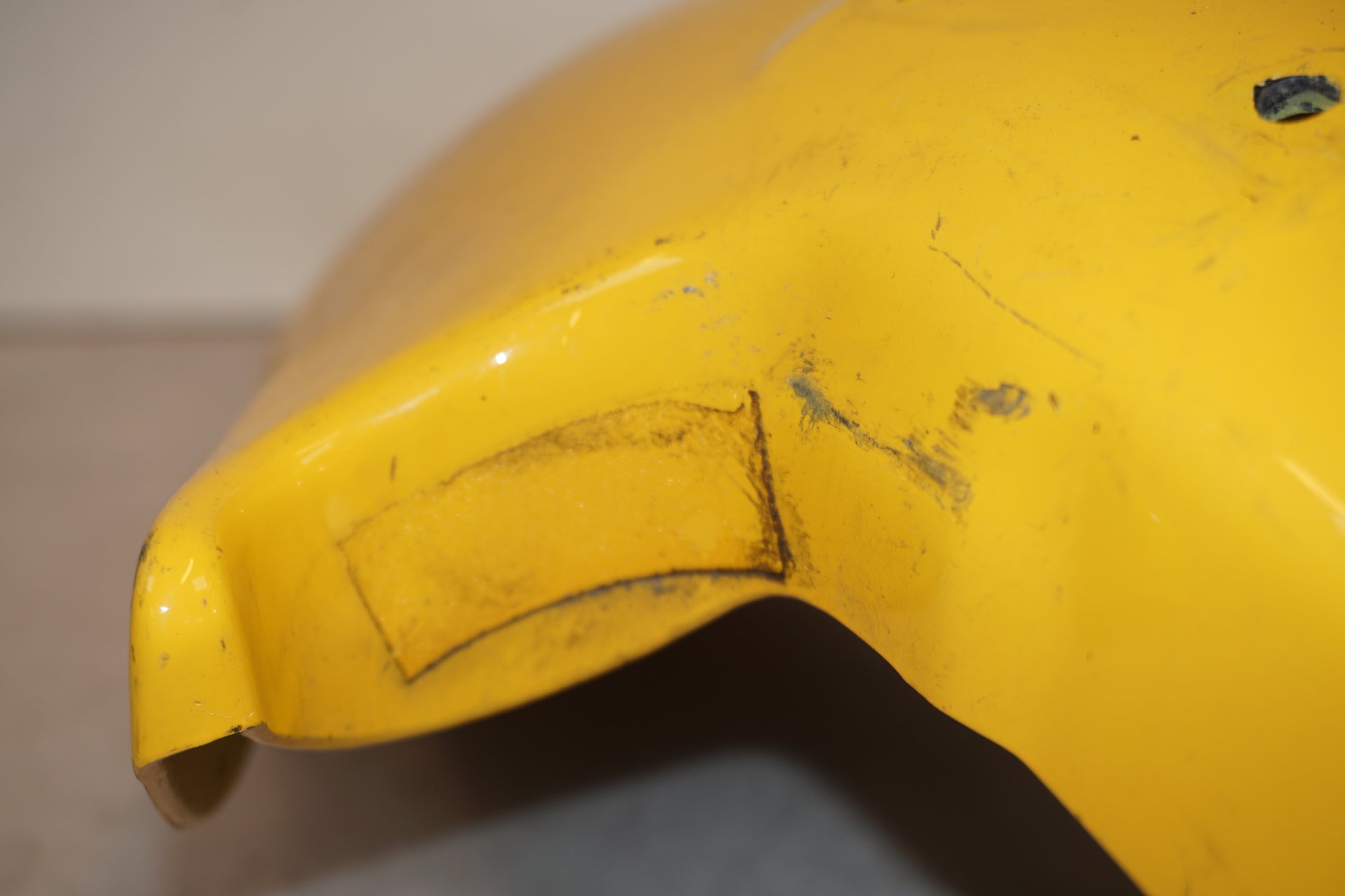 Vänster sida på Framskärm från en Suzuki RF 600 R -1996 motorcykel.