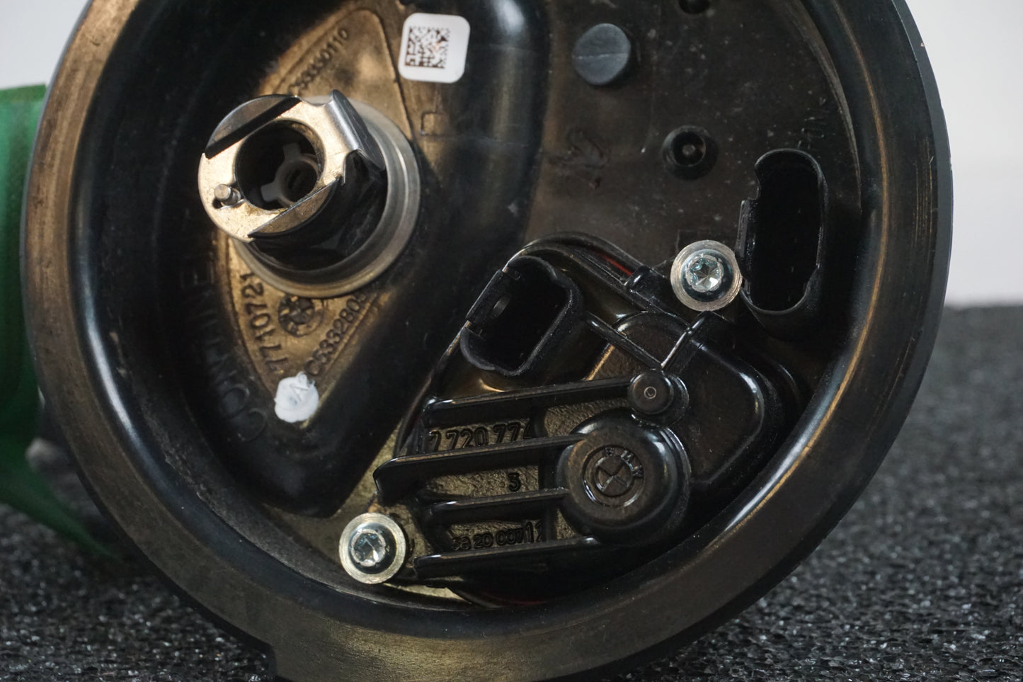 Extrabild1 på Bensinpump insprut från en BMW S 1000 R -2015 motorcykel.