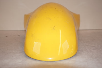 Snett nerifrån på Framskärm från en Suzuki RF 600 R -1996 motorcykel.