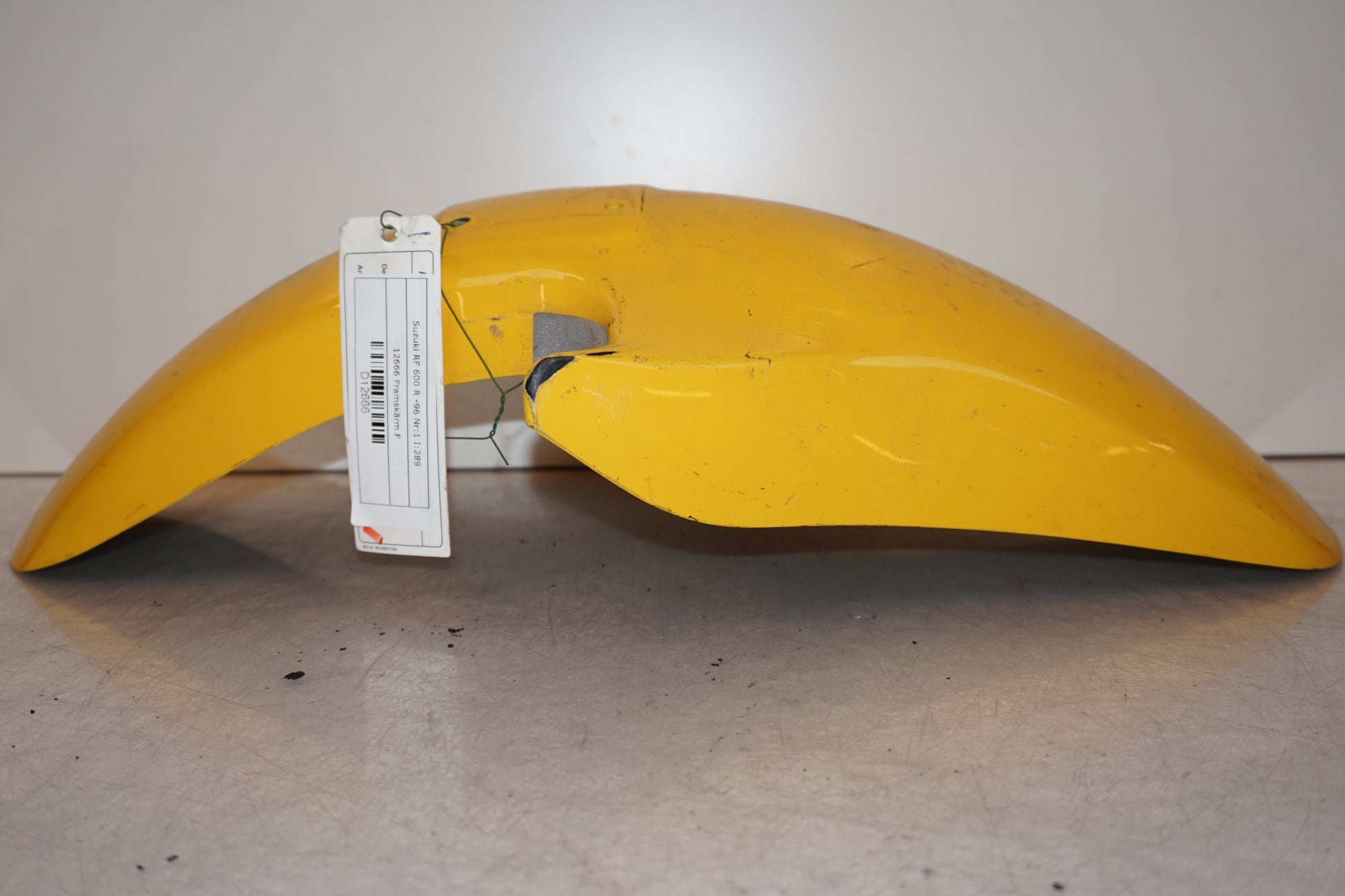 Extrabild1 på Framskärm från en Suzuki RF 600 R -1996 motorcykel.