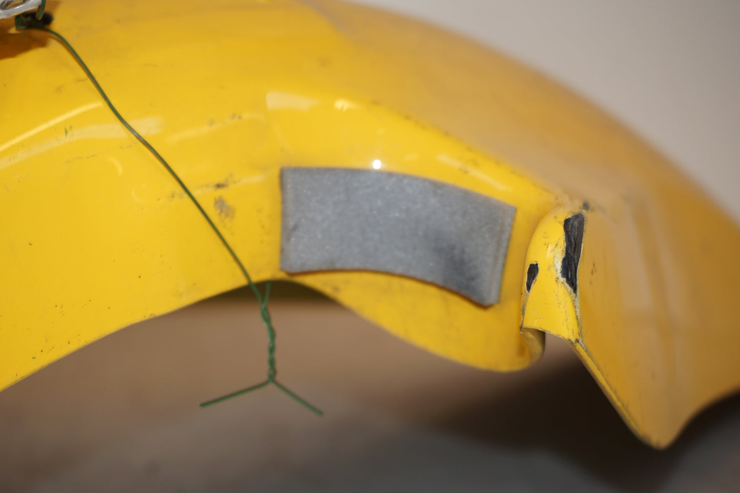 Extrabild2 på Framskärm från en Suzuki RF 600 R -1996 motorcykel.