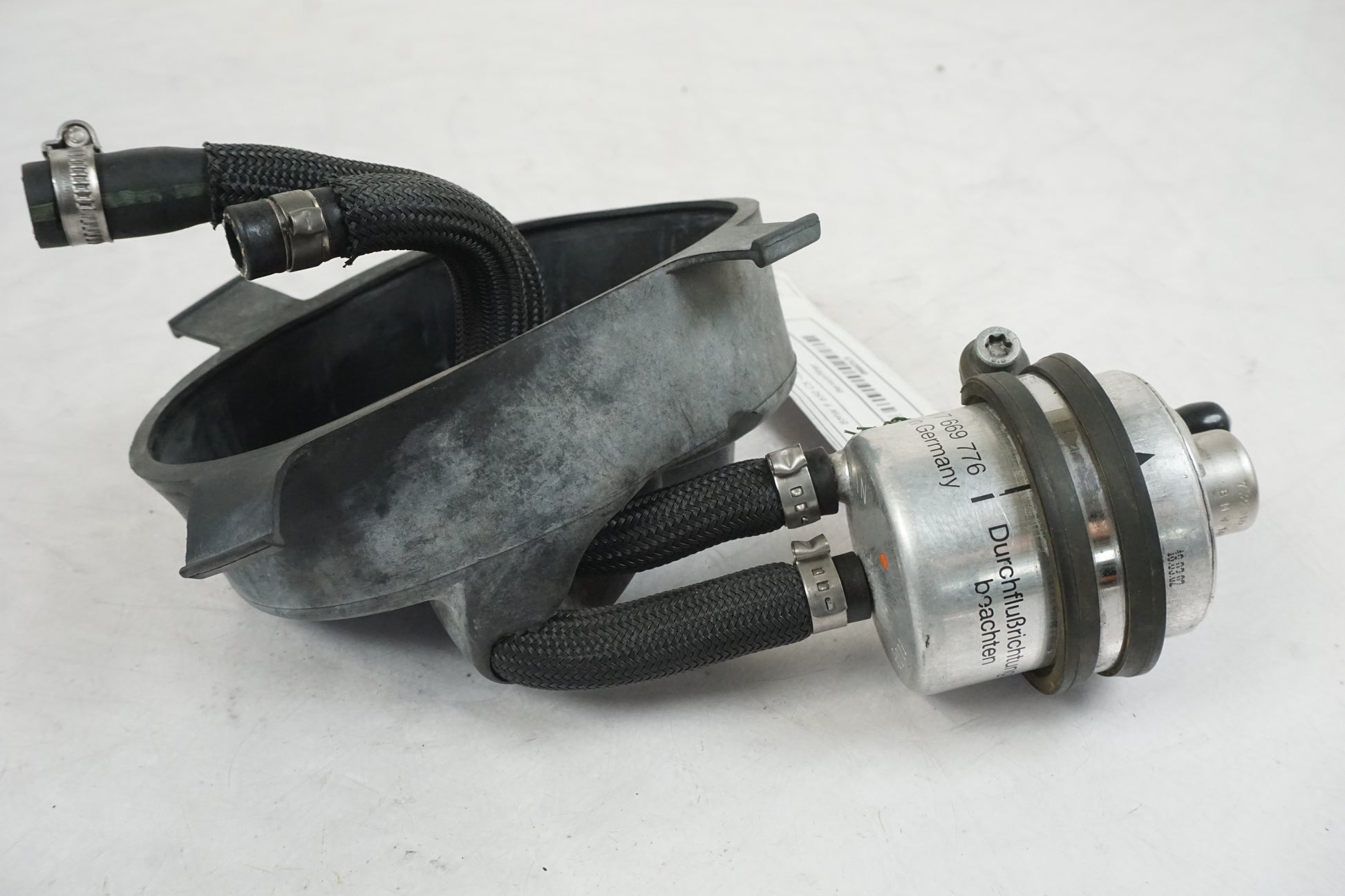 Höger sida på Bensinfilter från en BMW F 650 CS -2002 motorcykel.