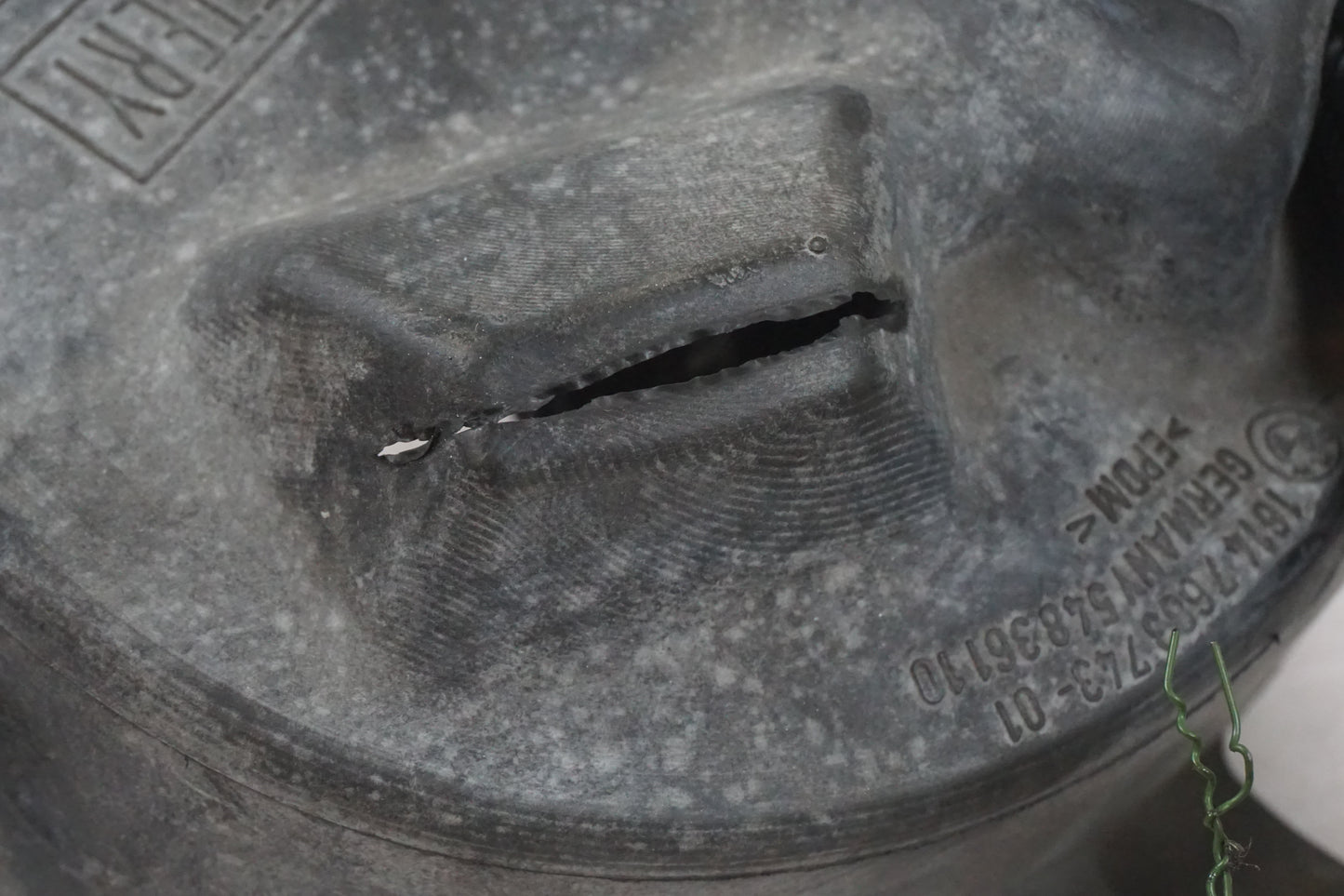 Extrabild1 på Bensinfilter från en BMW F 650 CS -2002 motorcykel.