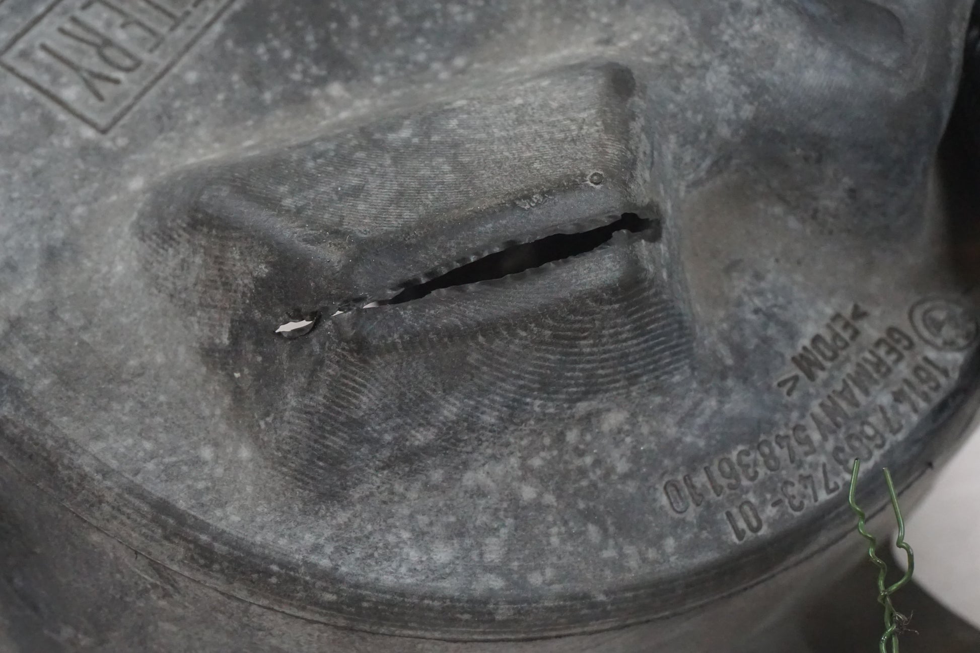 Extrabild1 på Bensinfilter från en BMW F 650 CS -2002 motorcykel.