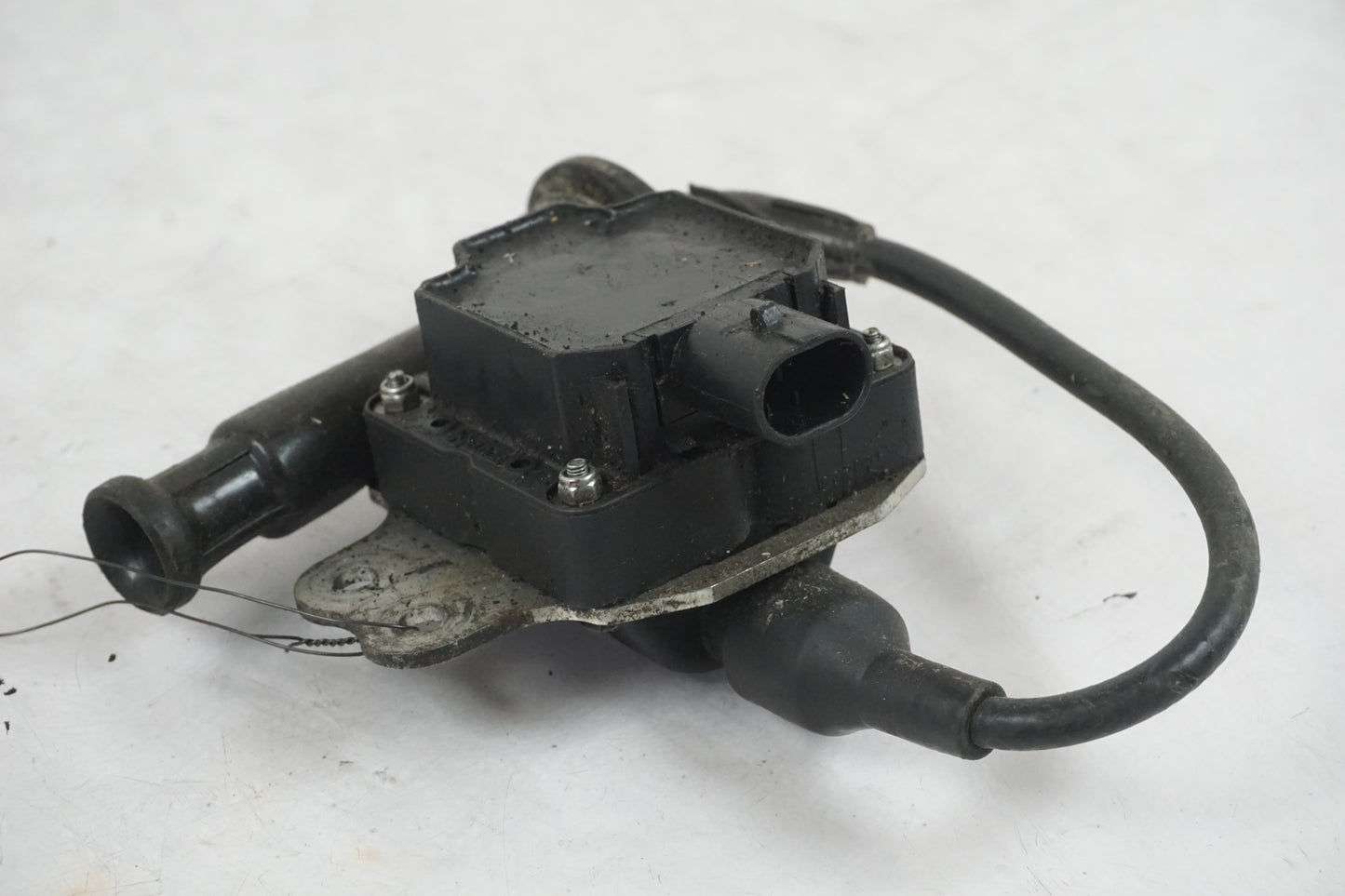 Baksidan på Tändspole från en Gasgas SM450 -2007 motorcykel.