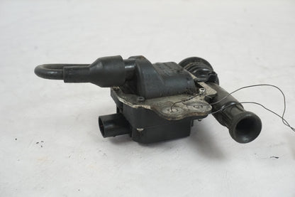 Snett uppifrån på Tändspole från en Gasgas SM450 -2007 motorcykel.