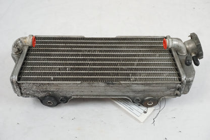 Snett nerifrån på Vattenkyl från en Gasgas SM450 -2007 motorcykel.