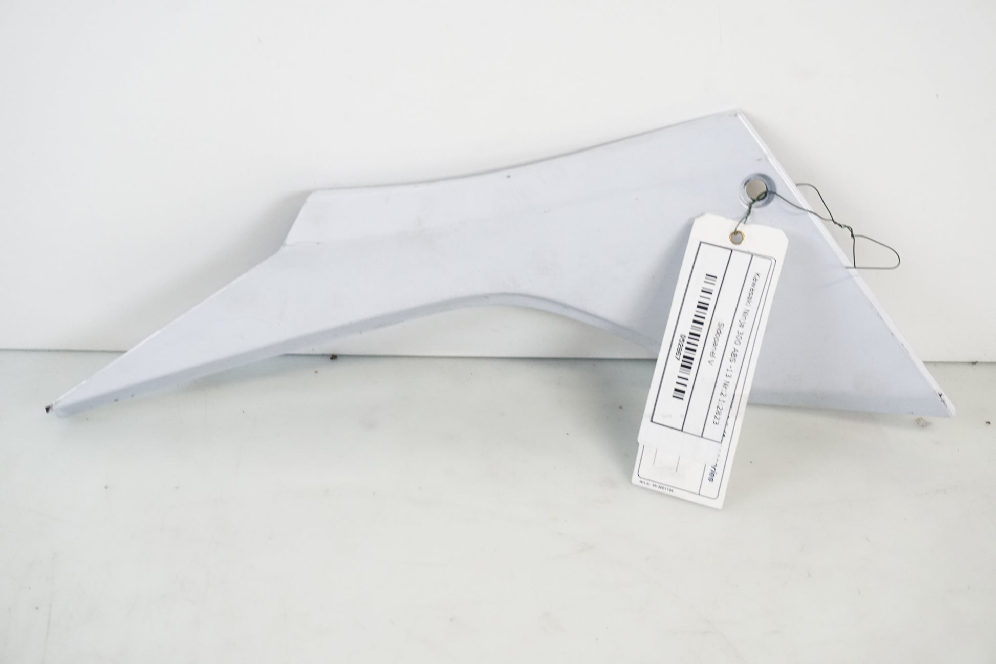 Framsidan på Sidopanel från en Kawasaki Ninja 300 -2014 motorcykel.