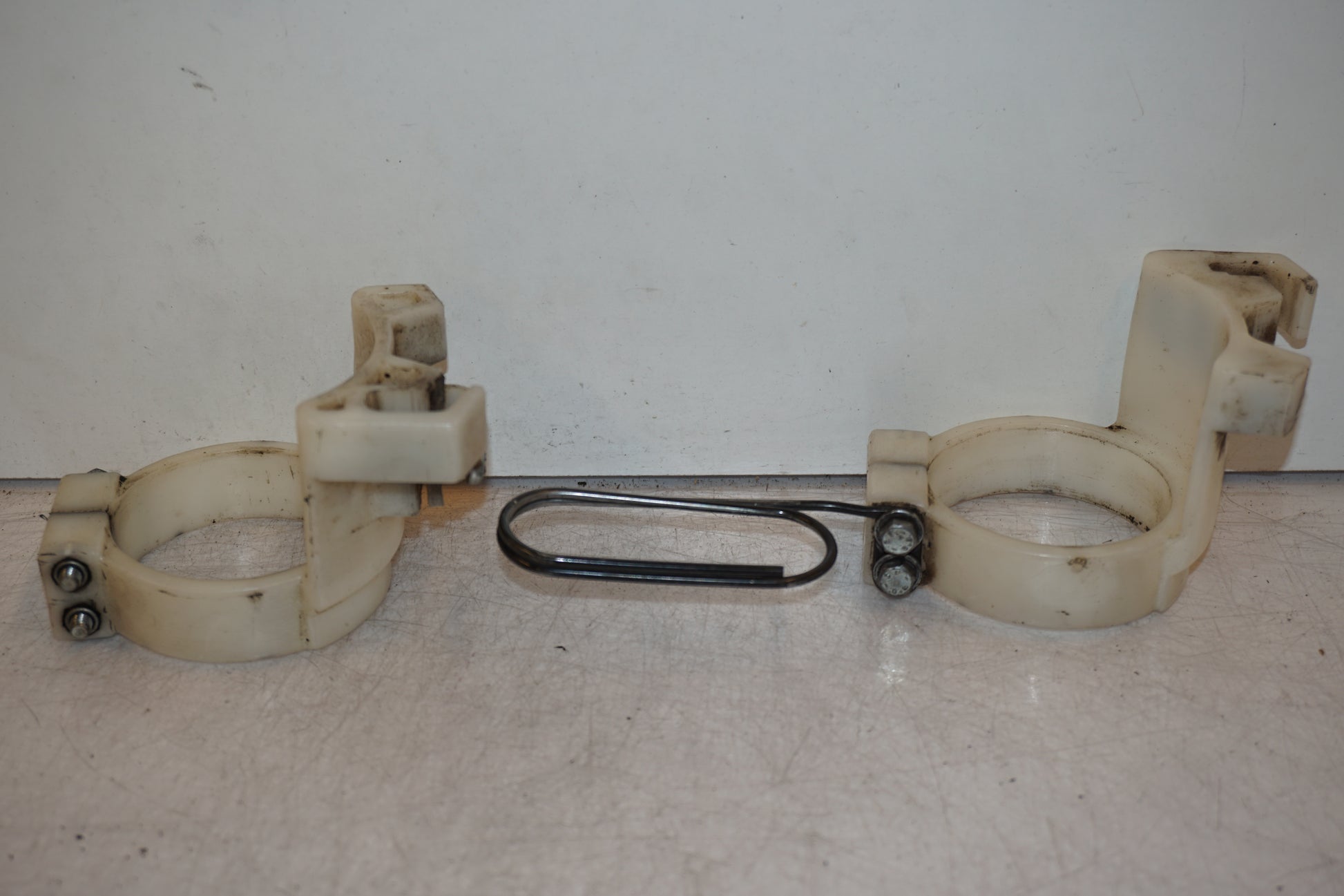 Framsidan på Framskärmsstag från en Yamaha TT 600 R -1997 motorcykel.