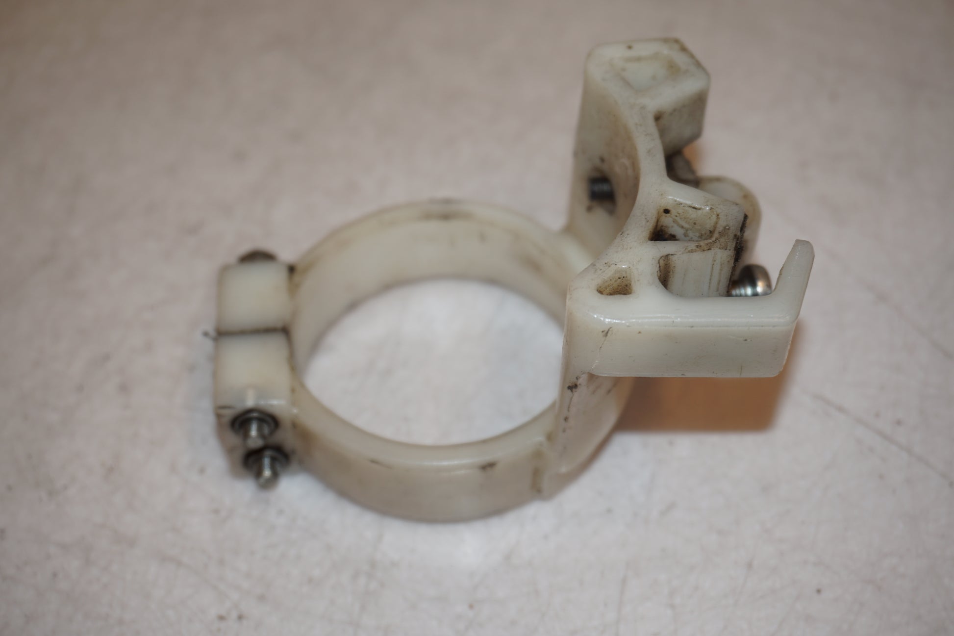 Baksidan på Framskärmsstag från en Yamaha TT 600 R -1997 motorcykel.