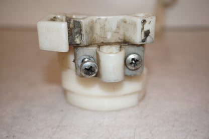 Snett uppifrån på Framskärmsstag från en Yamaha TT 600 R -1997 motorcykel.