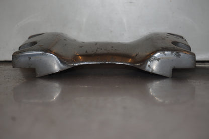 Vänster sida på Framskärmens aluplatta från en Yamaha XV 1100 -1998 motorcykel.