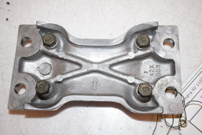 Snett nerifrån på Framskärmens aluplatta från en Yamaha XV 1100 -1998 motorcykel.