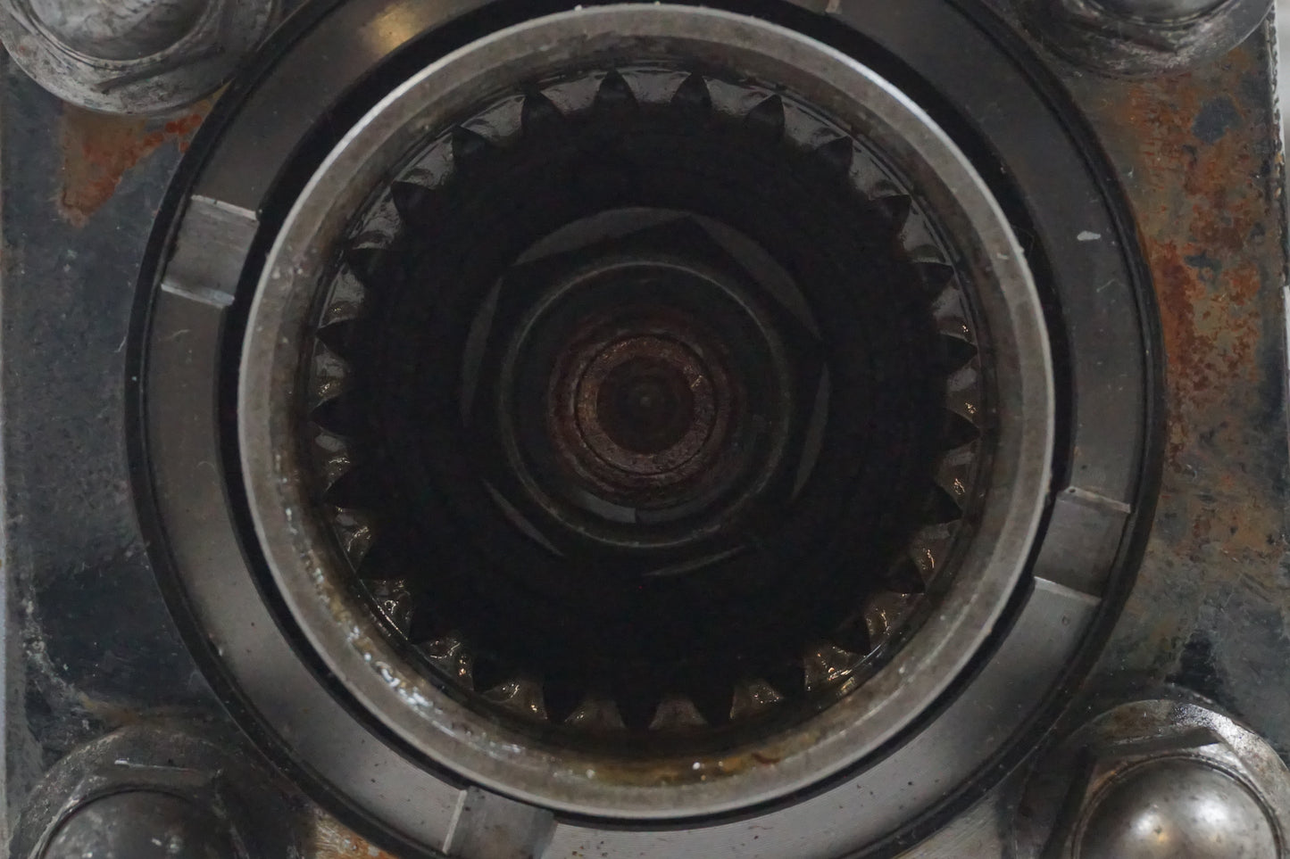 Snett nerifrån på Slutväxel från en Yamaha XV 1100 -1996 motorcykel.