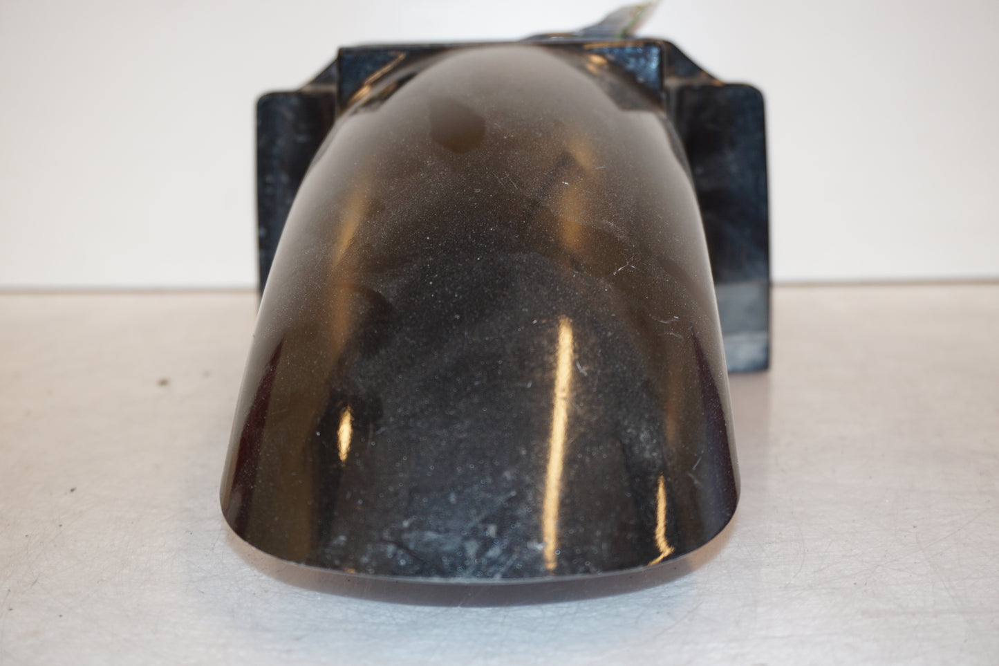 Snett uppifrån på Framskärm från en Suzuki GS 500 -2005 motorcykel.