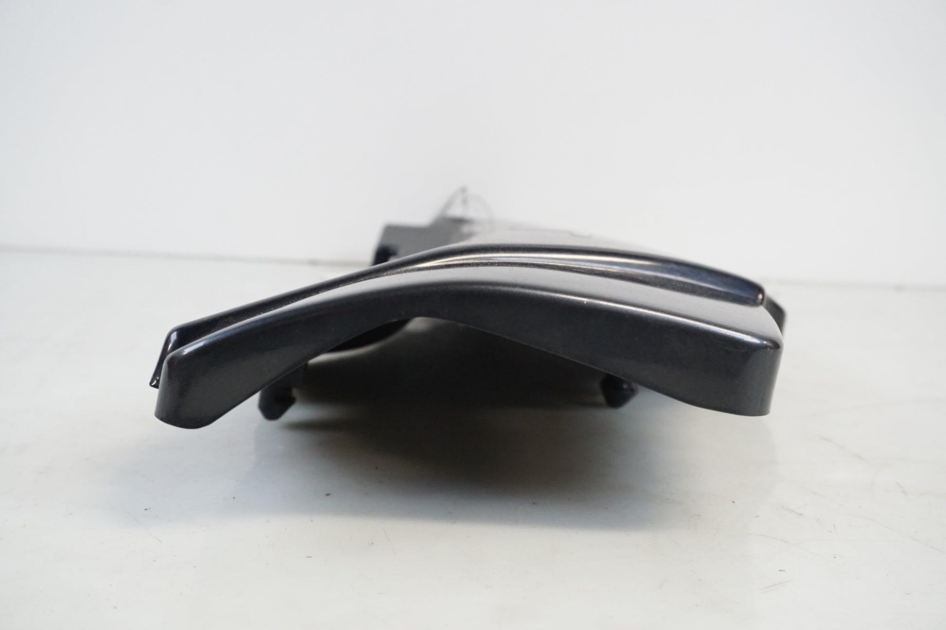 Snett uppifrån på Sidopanel från en Kawasaki Zephyr 750 -1991 motorcykel.