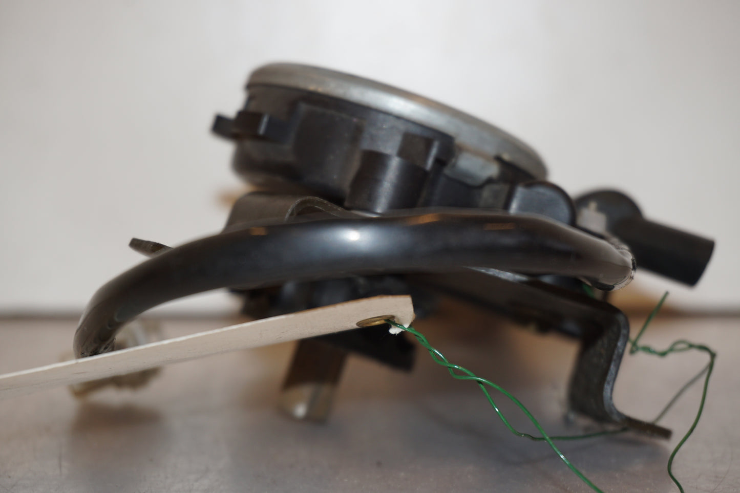 Höger sida på Vindrutemotor från en Suzuki GSX 1100 F -1990 motorcykel.