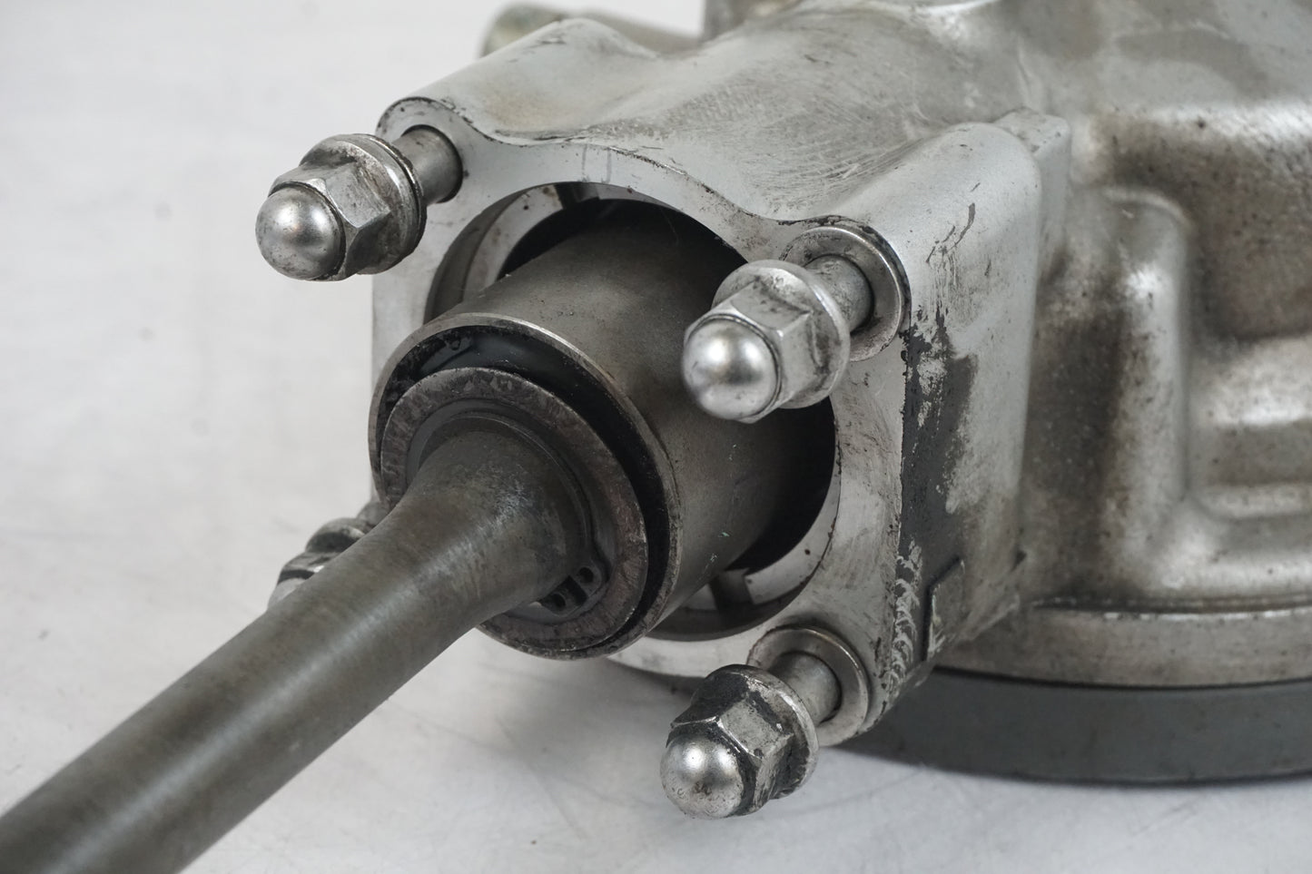 Snett uppifrån på Slutväxel från en Yamaha FJR 1300 -2001 motorcykel.