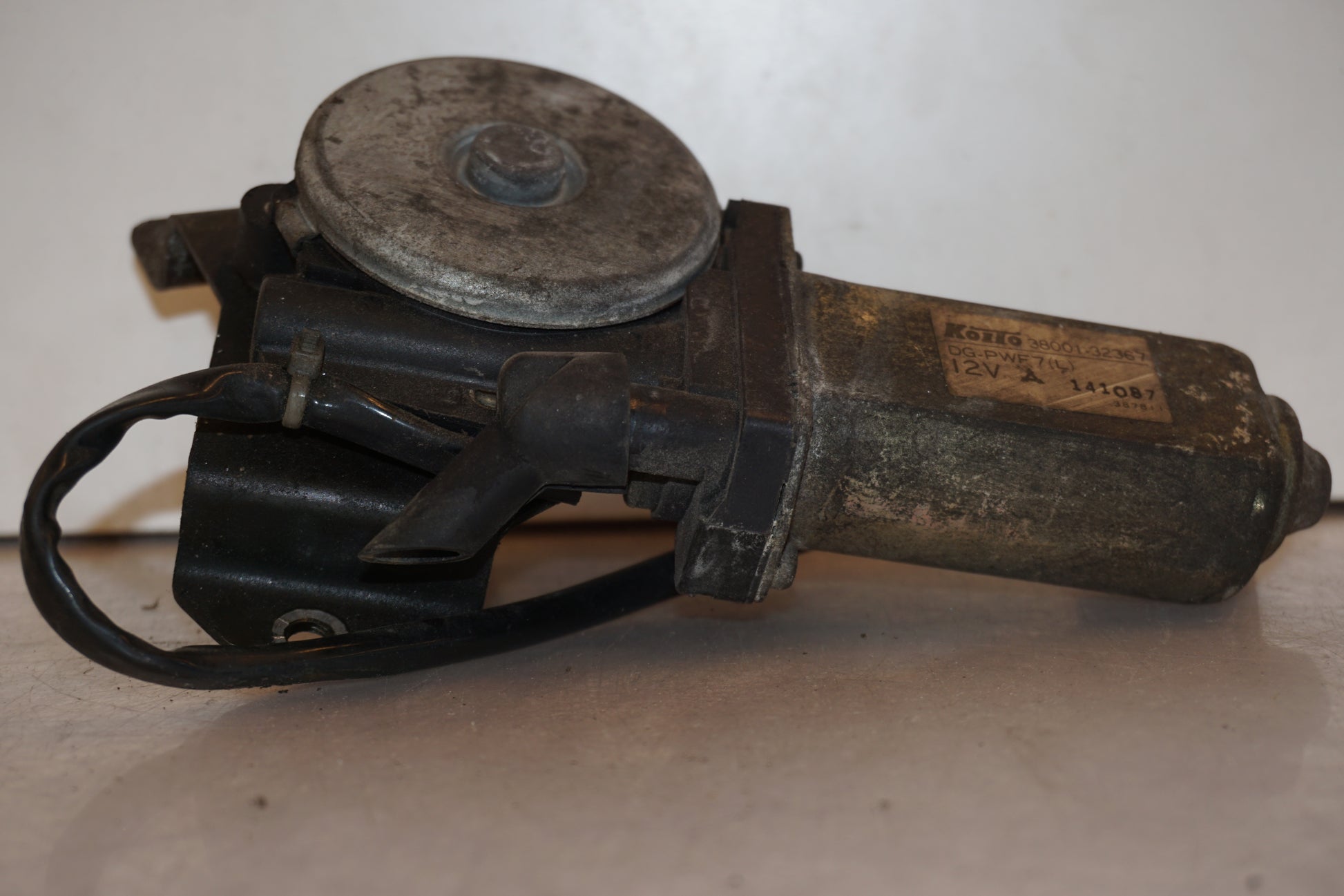 Baksidan på Vindrutemotor från en Suzuki GSX 1100 F -1988 motorcykel.