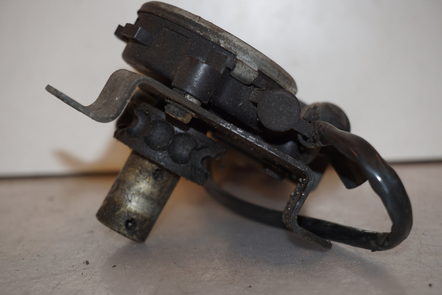 Höger sida på Vindrutemotor från en Suzuki GSX 1100 F -1988 motorcykel.