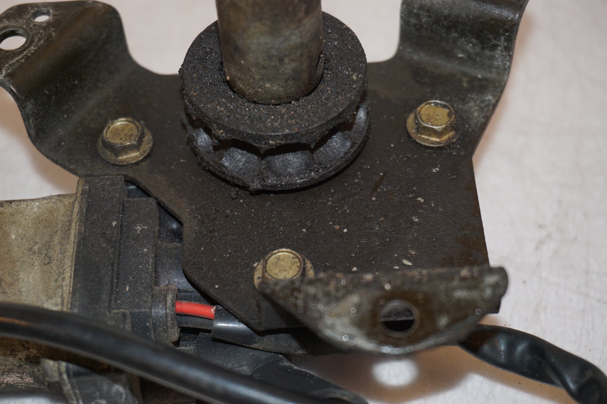 Extrabild1 på Vindrutemotor från en Suzuki GSX 1100 F -1988 motorcykel.