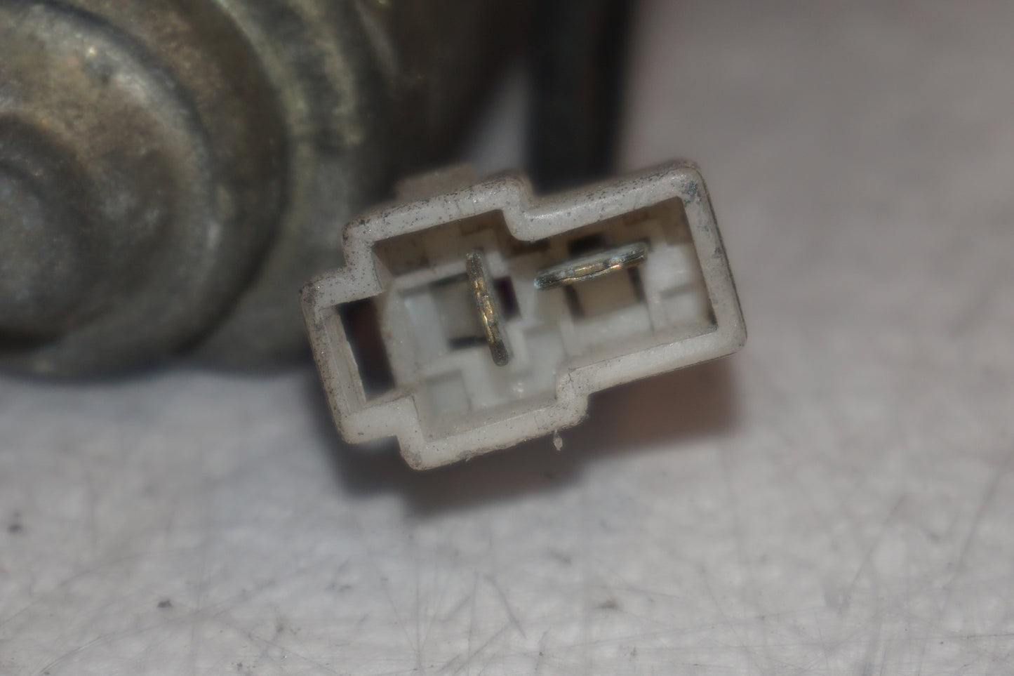 Extrabild3 på Vindrutemotor från en Suzuki GSX 1100 F -1988 motorcykel.