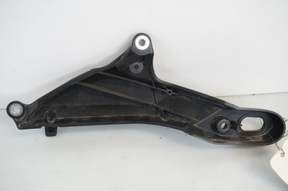 Snett nerifrån på Blinkersfäste från en Honda CBR 600 RR -2007 motorcykel.