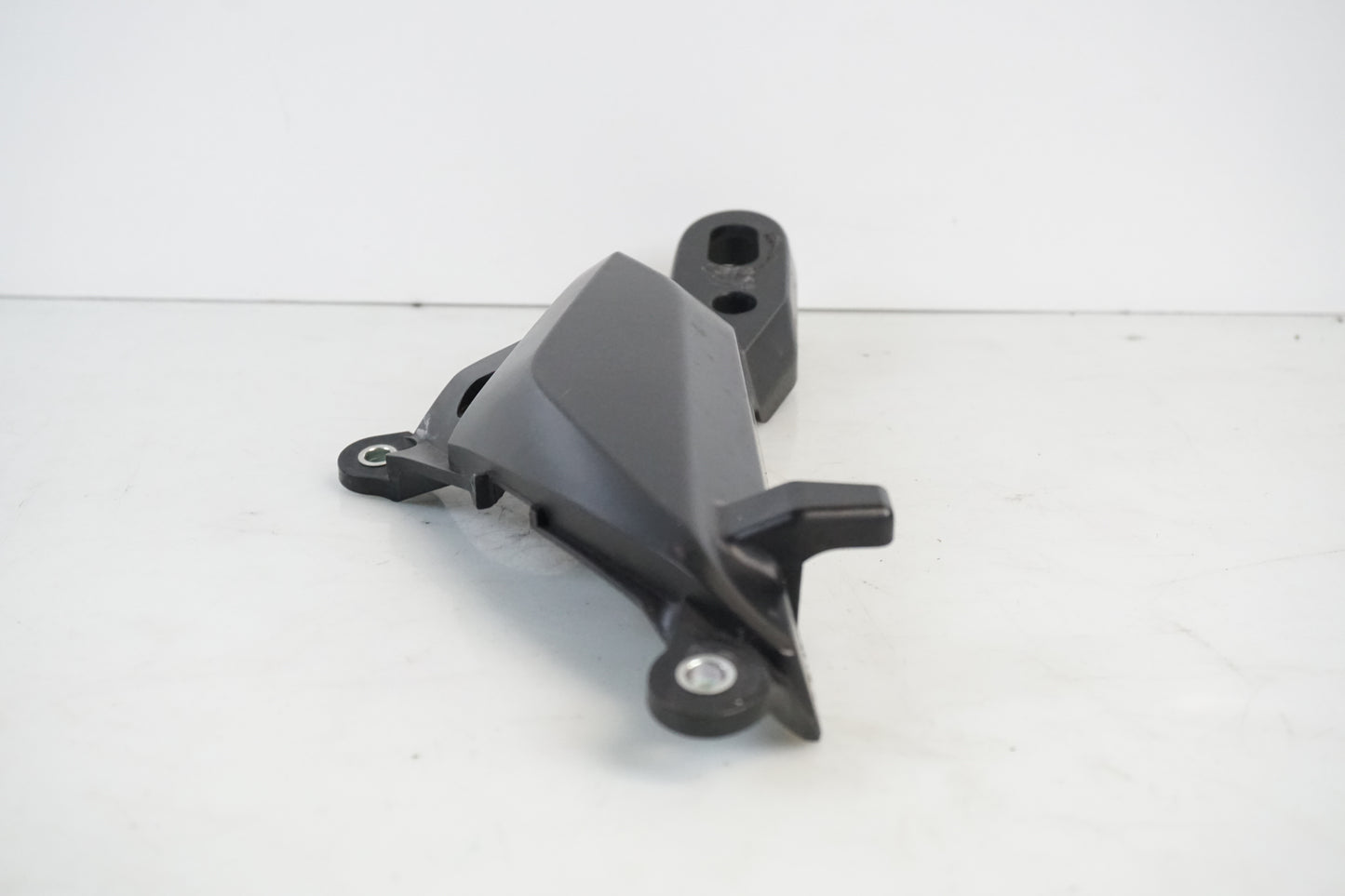 Extrabild5 på Blinkersfäste från en Honda CBR 600 RR -2007 motorcykel.