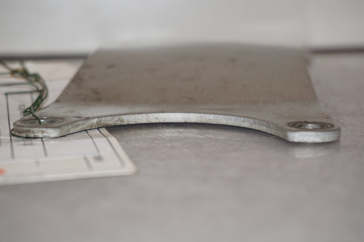 Vänster sida på Framskärmens aluplatta från en Yamaha FZR 1000 -1988 motorcykel.