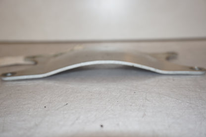 Snett uppifrån på Framskärmens aluplatta från en Yamaha FZR 1000 -1988 motorcykel.