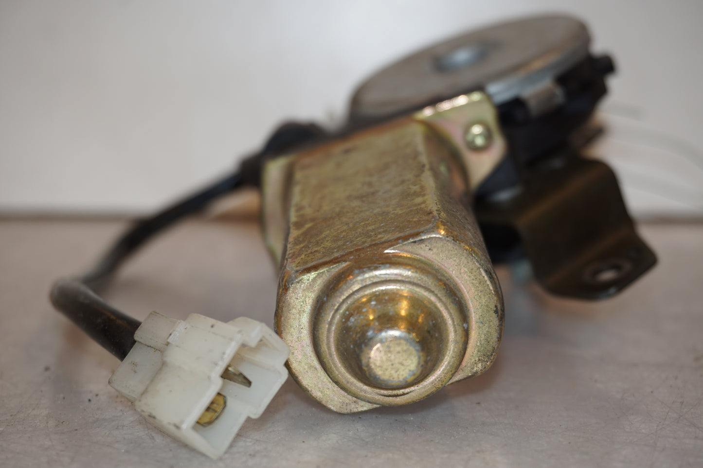 Höger sida på Vindrutemotor från en Suzuki GSX 1100 F -1991 motorcykel.