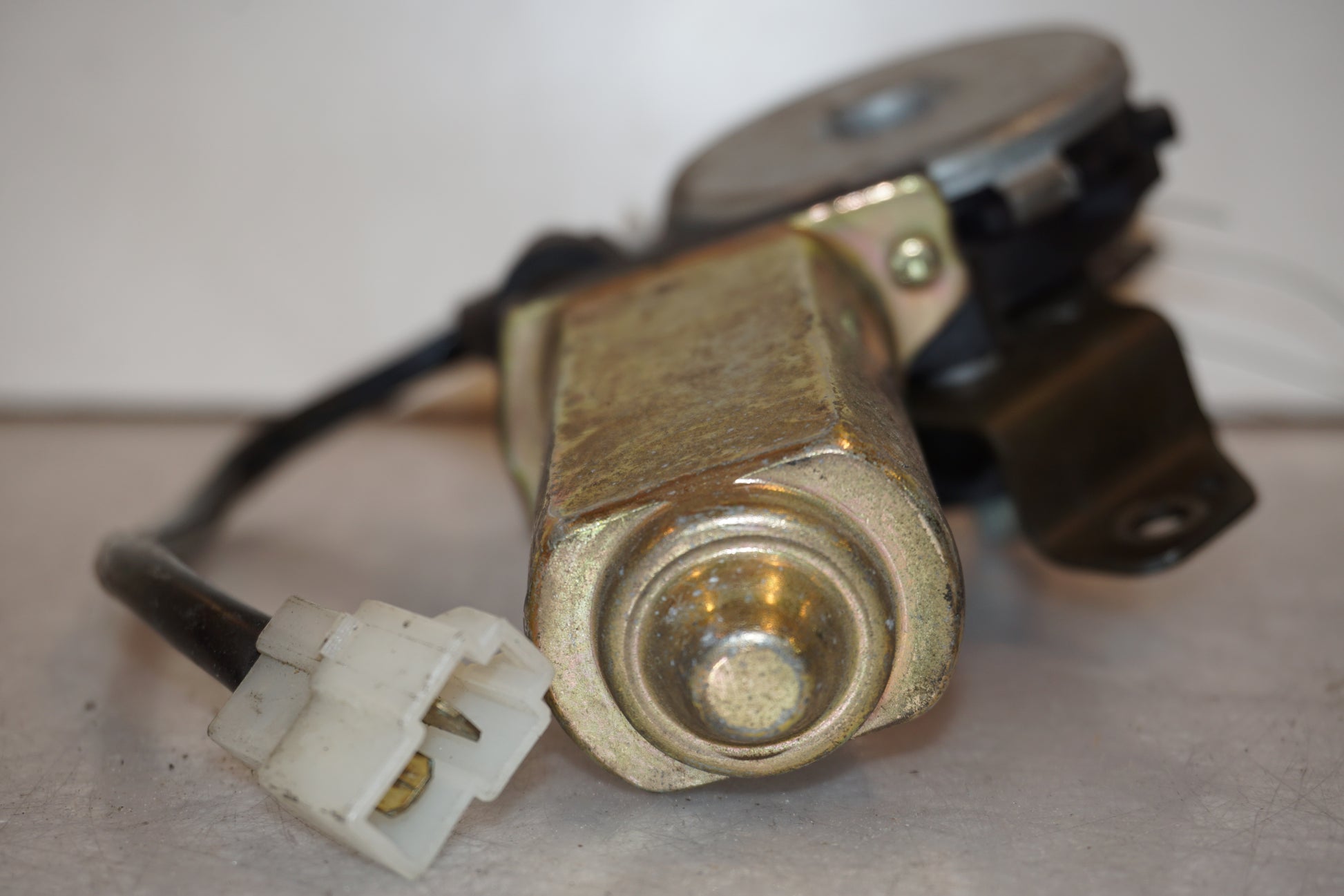 Höger sida på Vindrutemotor från en Suzuki GSX 1100 F -1991 motorcykel.