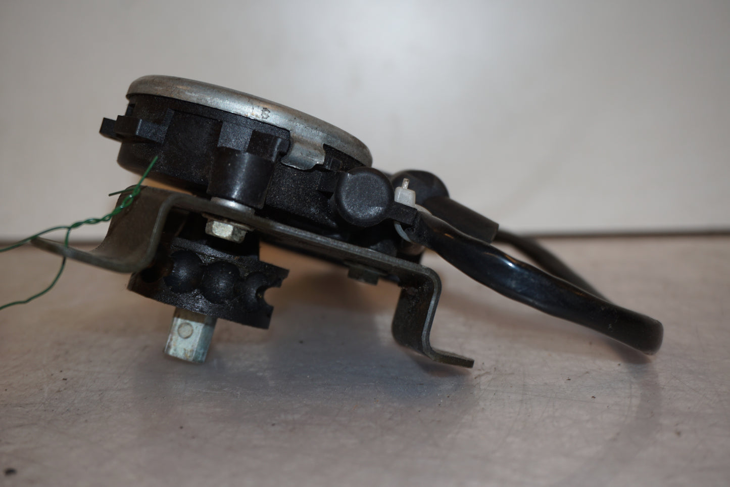 Snett uppifrån på Vindrutemotor från en Suzuki GSX 1100 F -1991 motorcykel.