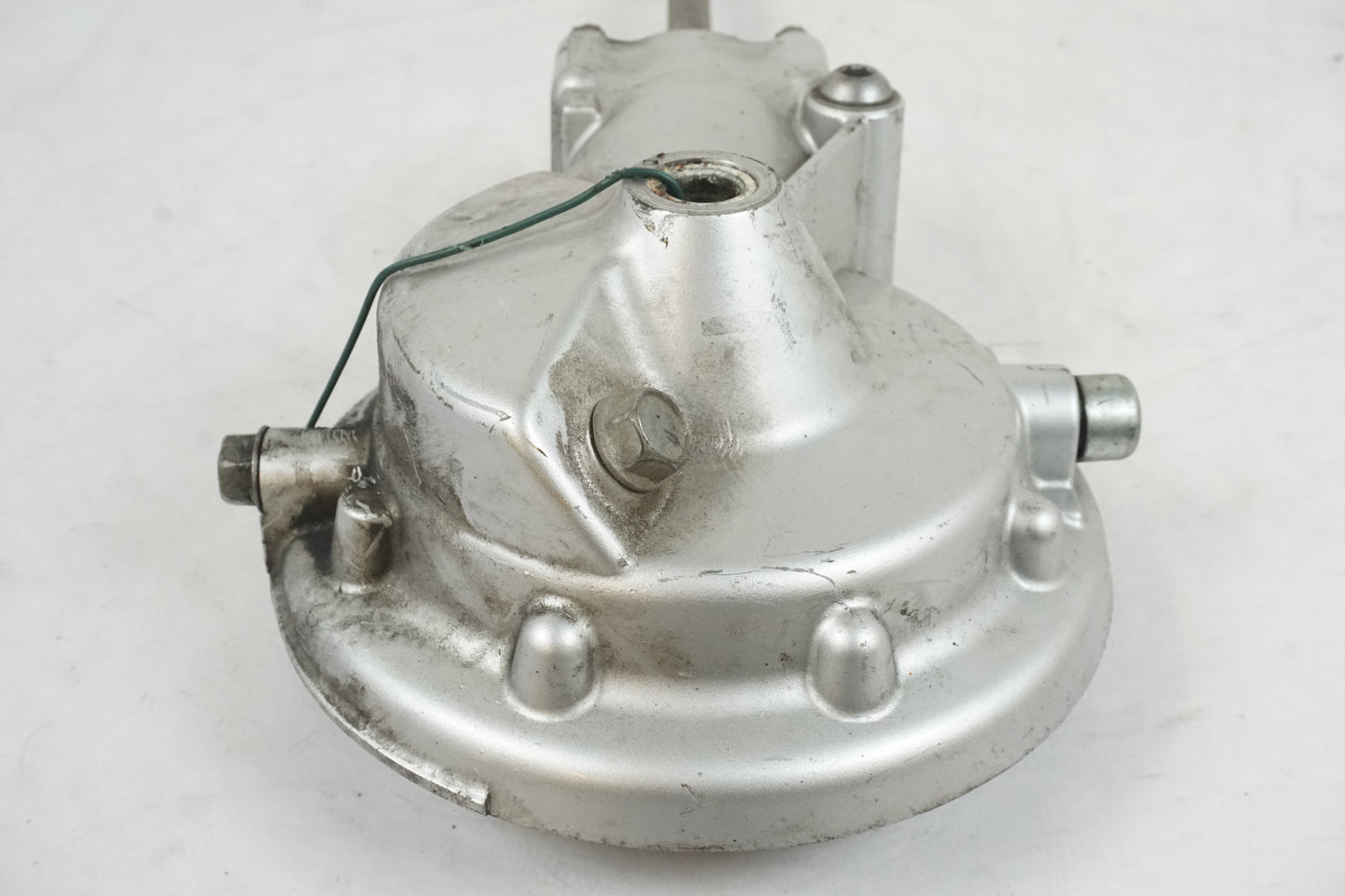 Snett nerifrån på Slutväxel från en Yamaha XJ 900 S -1998 motorcykel.