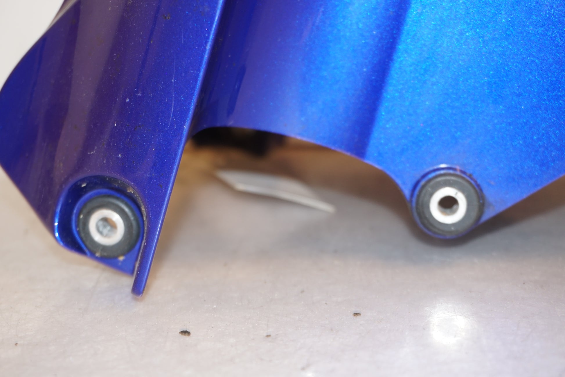 Vänster sida på Framskärm från en Yamaha YZF R6 -2011 motorcykel.