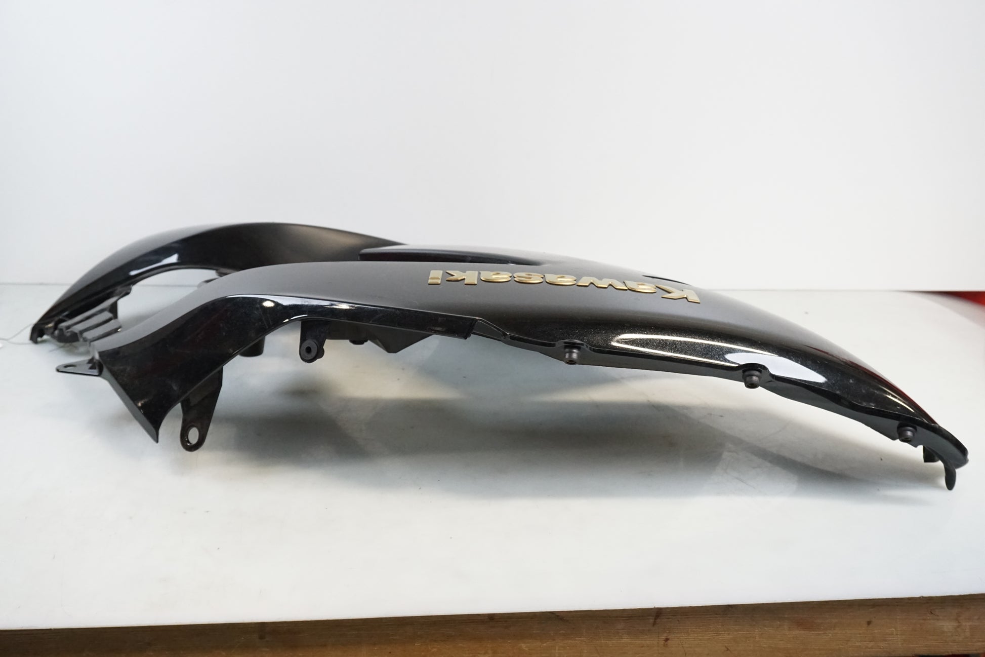 Vänster sida på Sidkåpa från en Kawasaki ZZ-R 1400 -2010 motorcykel.