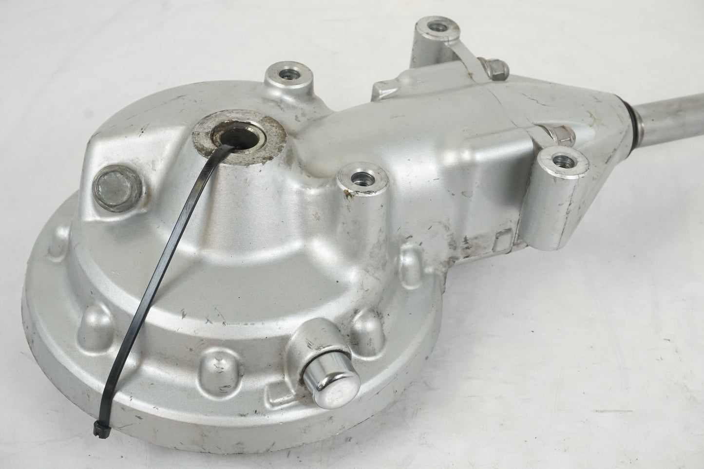 Snett uppifrån på Slutväxel från en Yamaha XVS 1100 -2002 motorcykel.