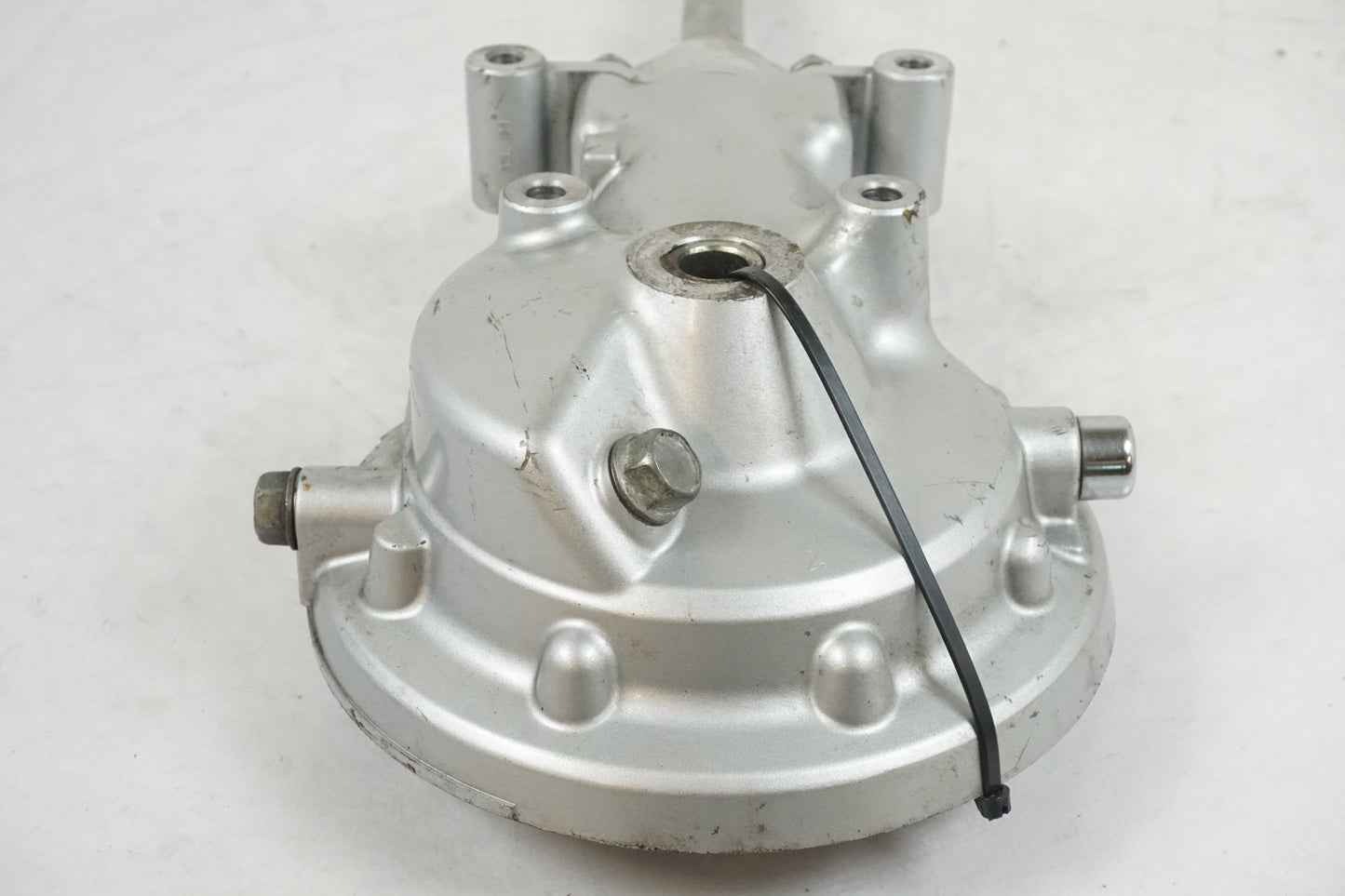 Snett nerifrån på Slutväxel från en Yamaha XVS 1100 -2002 motorcykel.