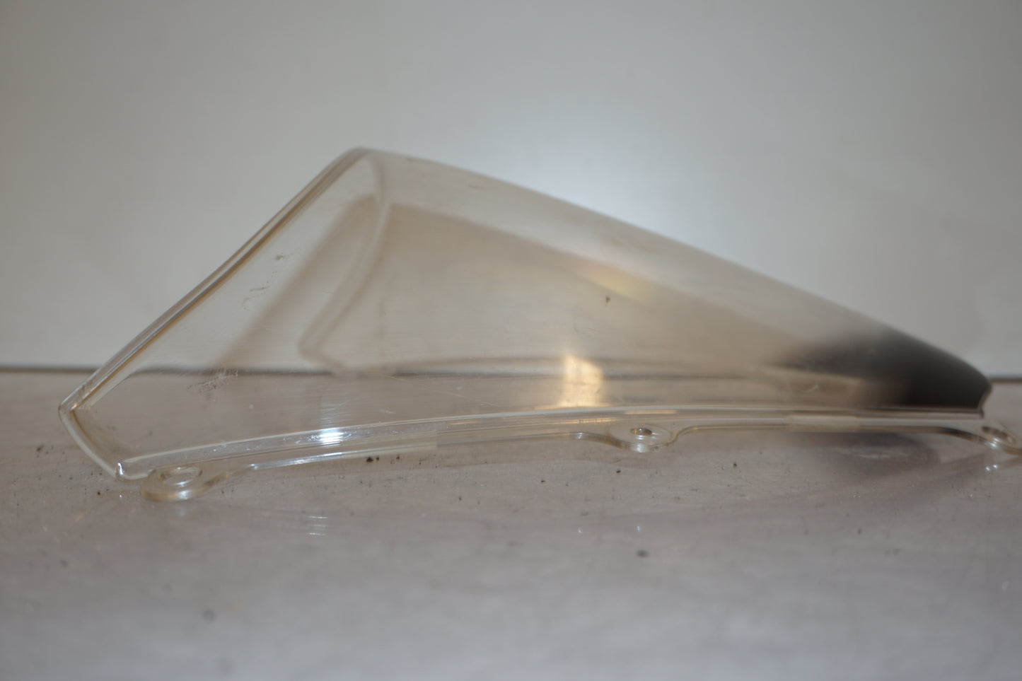 Vänster sida på Vindruta från en Suzuki GSX-R 1000 -2008 motorcykel.