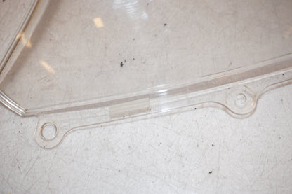 Snett nerifrån på Vindruta från en Suzuki GSX-R 1000 -2008 motorcykel.