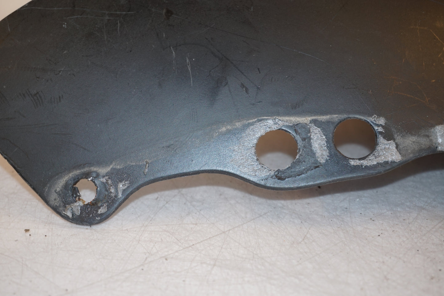 Snett uppifrån på Vindruta från en Suzuki GSX-R 750 -1995 motorcykel.