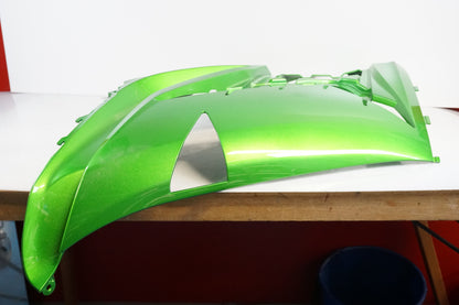 Snett uppifrån på Sidkåpa från en Kawasaki ZZ-R 1400 -2013 motorcykel.