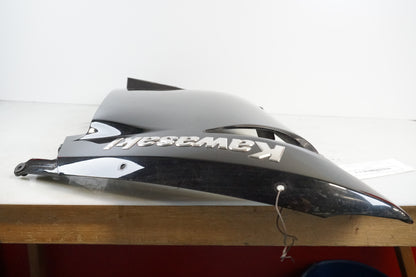 Vänster sida på Sidkåpa från en Kawasaki GTR 1400 -2008 motorcykel.