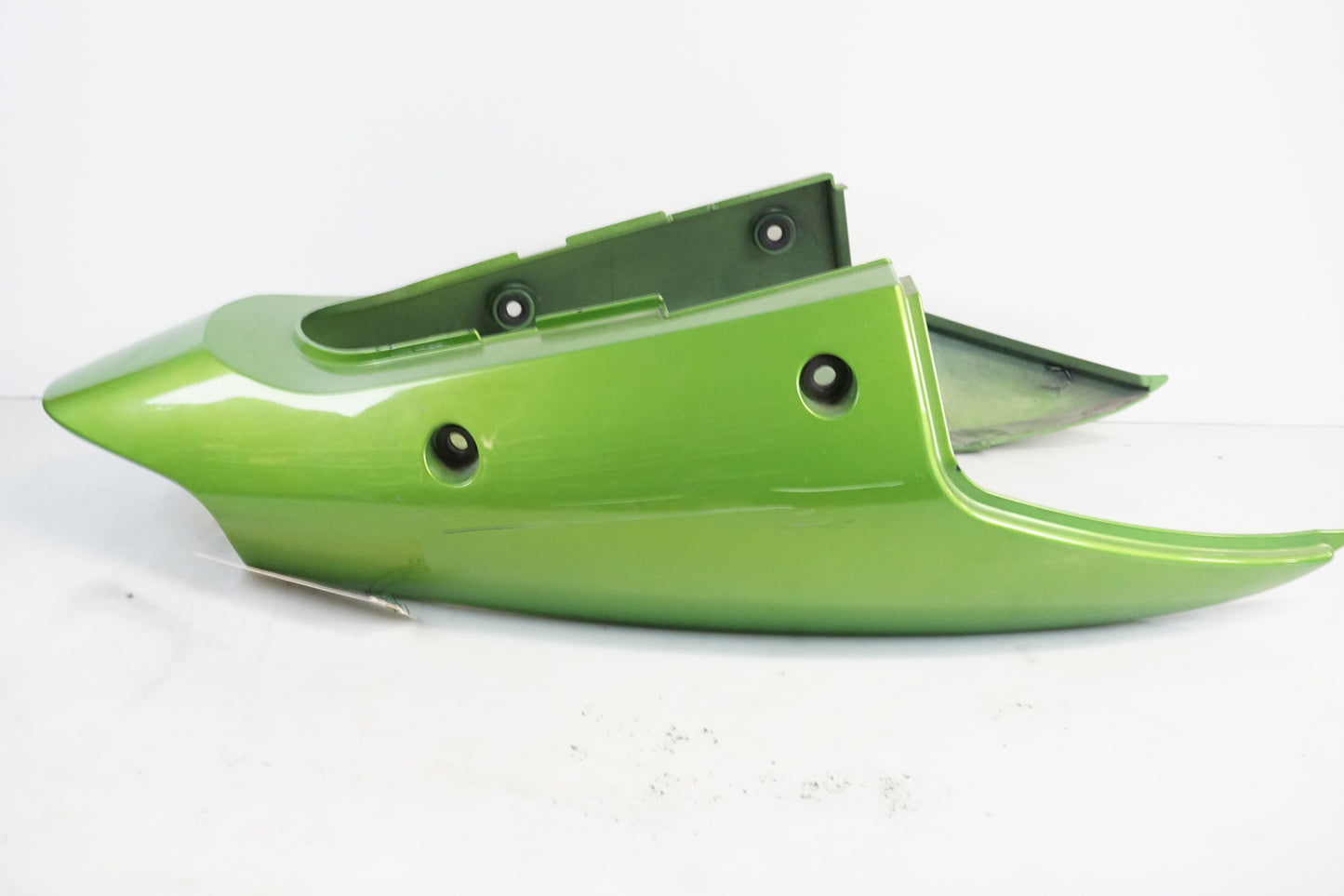 Höger sida på Bakvinge från en Kawasaki ZX-12R -2000 motorcykel.